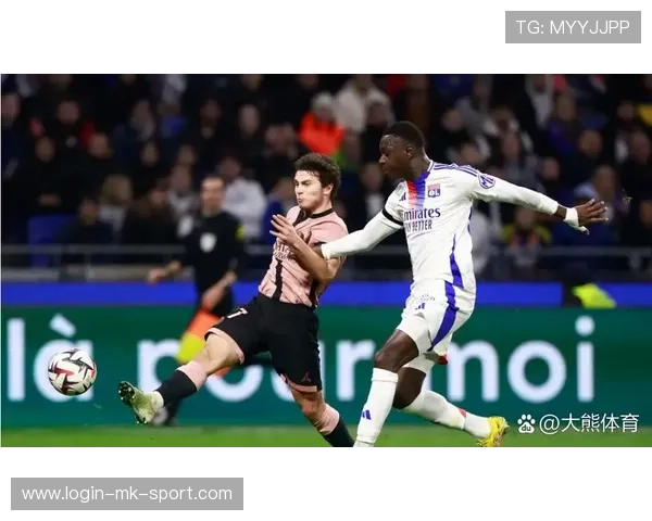 法甲里昂边路突破犀利,比赛被完全掌控